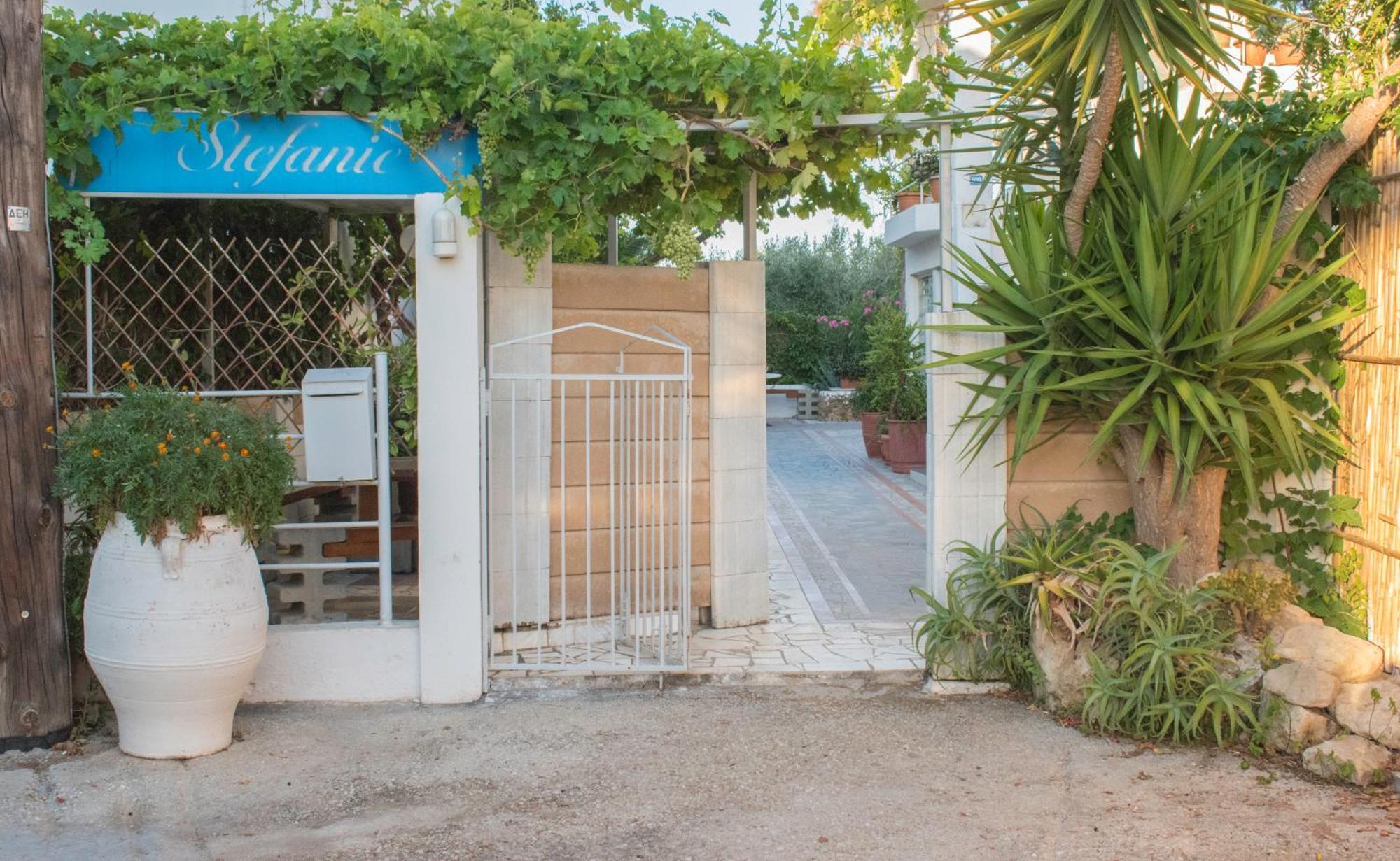 Stefanie Studios Agia Marina 外观 照片